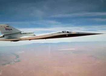 NASA X-59 поднял шасси: сверхзвуковой «тихоход» выходит на новый уровень испытаний