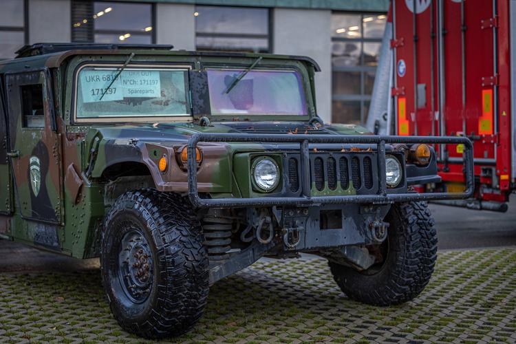 Nigdy nie można mieć za dużo HMMWV: Luksemburg przekazuje amerykańskie pojazdy opancerzone Ukrainie