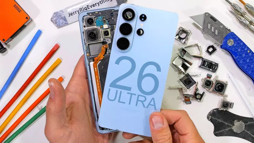Процесс разборки смартфона Samsung Galaxy S26 Ultra