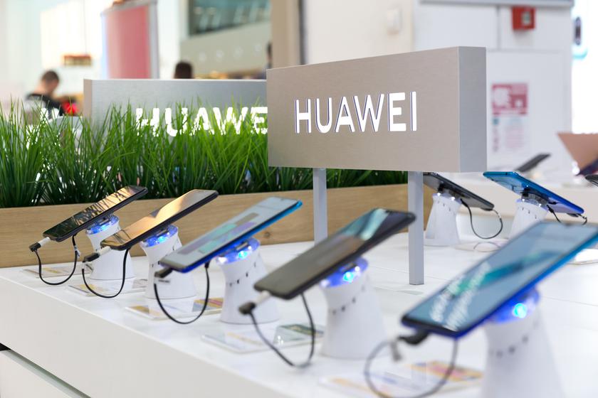 Huawei обещает вернуть деньги, если на ее смартфонах перестанут работать Facebook, YouTube и Play Store