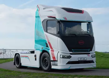 BYD показала электровоз ETT 44 с батареей на 651 кВт·ч