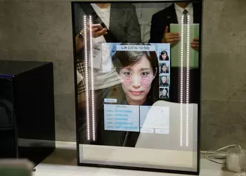 Смарт-зеркало Panasonic научилось печатать новую кожу