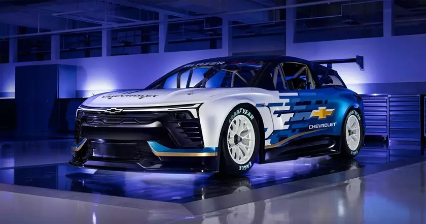 Впервые на треке: Прототип Chevrolet Blazer EV.R готов покорять NASCAR