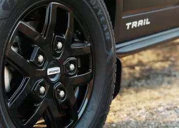 Владельцы Ford Transit Trail подали в суд на автопроизводителя из-за отзыва и требуют компенсацию