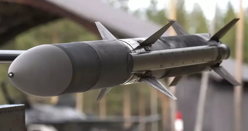 Украина в ближайшие годы получит самые современные авиационные ракеты AIM-120C-8 AMRAAM с максимальной дальностью пуска 180 км