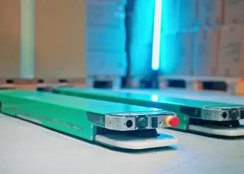 Интралогистика будущего: опубликованы впечатляющие кадры работы инновационных роботов-погрузчиков Filics Units