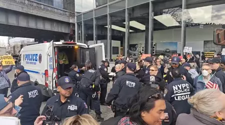 'Tesla Takedown': a wave of anti-Mask protests sweep the US