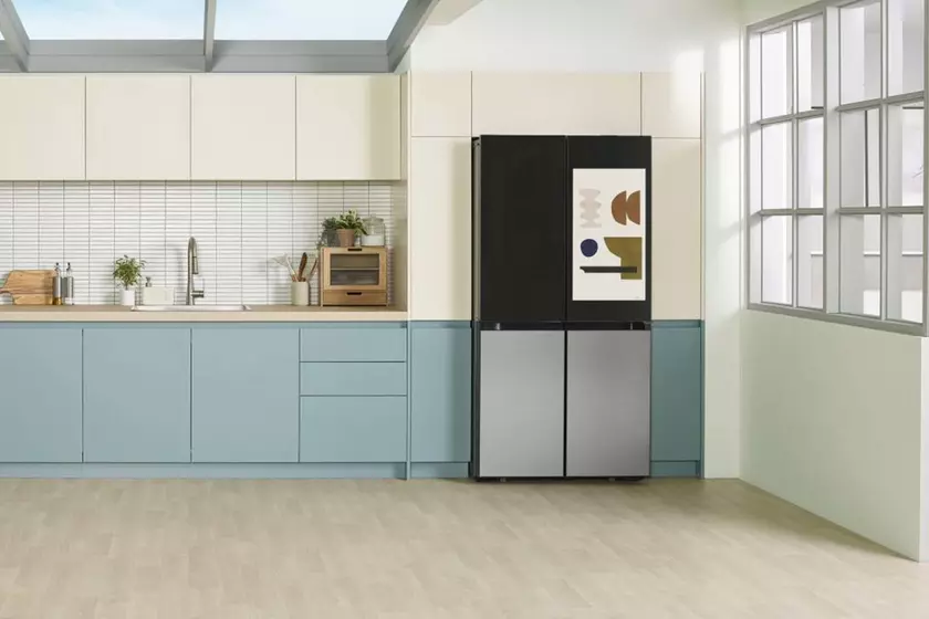 Samsung анонсировала холодильник Family Hub Plus с 32-дюймовым дисплеем, на котором можно смотреть ТВ, TikTok и YouTube