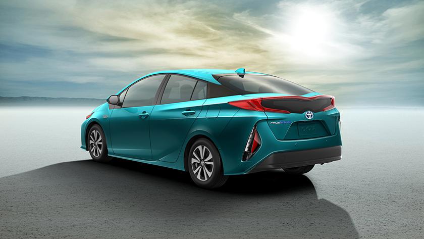 Toyota за 7 лет перейдёт на электрику и гибриды