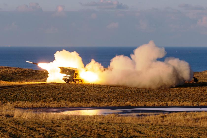 Joint Fire Support Missile - missile da crociera per HIMARS, M270 MLRS e MARS II con un raggio di lancio di 499 km e potenza a livello di GMLRS