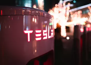 Tesla привлекает Apple к судебному разбирательству по смертельному ДТП с автопилотом