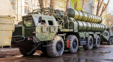 L'armée ukrainienne présente deux énormes systèmes de défense aérienne S-300
