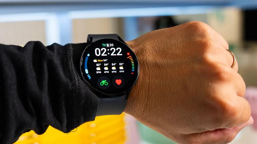 Samsung исправила проблему перезагрузки Galaxy Watch с помощью обновления для циферблата Digital Neon