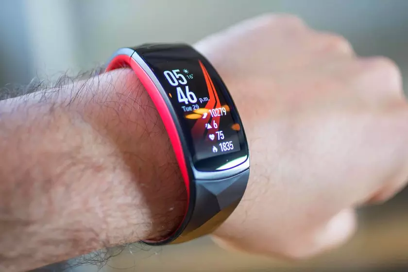 Не только умные часы: OnePlus готовит к выходу смарт-браслет с AMOLED-дисплеем и ценником в $40