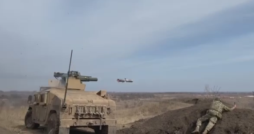 Украинские военные показали редкое видео применения противотанкового ракетного комплекса TOW-2B в районе Бахмута