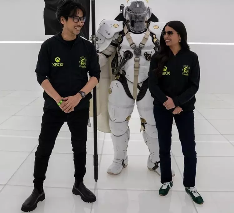 Аша Шарма відвідала офіс Kojima Productions: ...