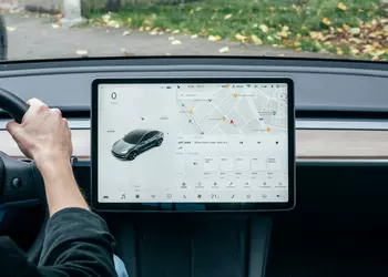Илон Маск требует демонстрации системы FSD для всех покупателей Tesla в Северной Америке