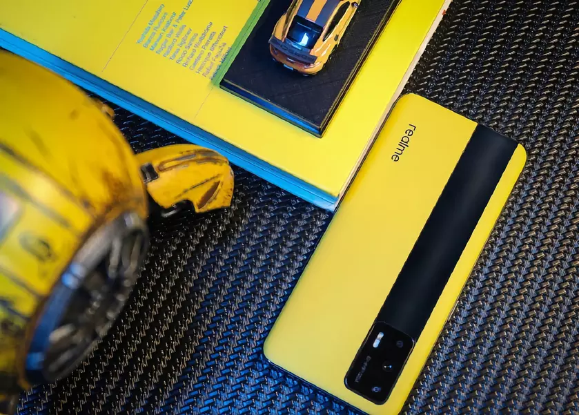 Сколько будет стоить флагман Realme GT 5G с чипом Snapdragon 888 и экраном на 120 Гц (спойлер: дешевле Xiaomi Mi 11)