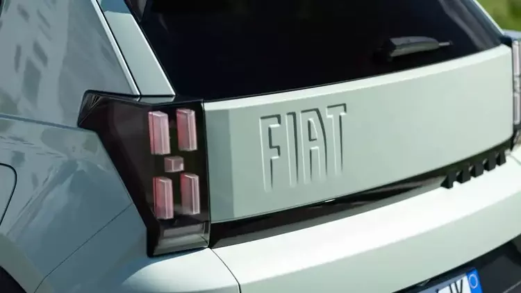 Fiat играет в аттракцион щедрости: Pandina и Grande Panda за «гроши», но с нюансами
