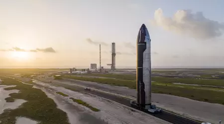 SpaceX ha mostrato un prototipo della navicella spaziale Starship sulla rampa di lancio pochi giorni prima del primo volo orbitale