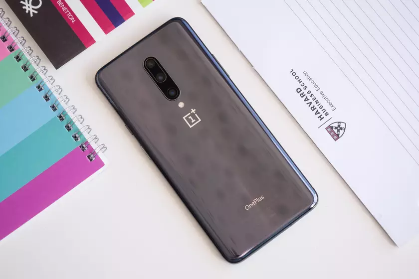 OxygenOS 10.0.7/10.3.4 для OnePlus 7 и OnePlus 7 Pro: поддержка OnePlus Buds, эффект Chromatic для Reading Mode и новые виджеты часов для Ambient Display