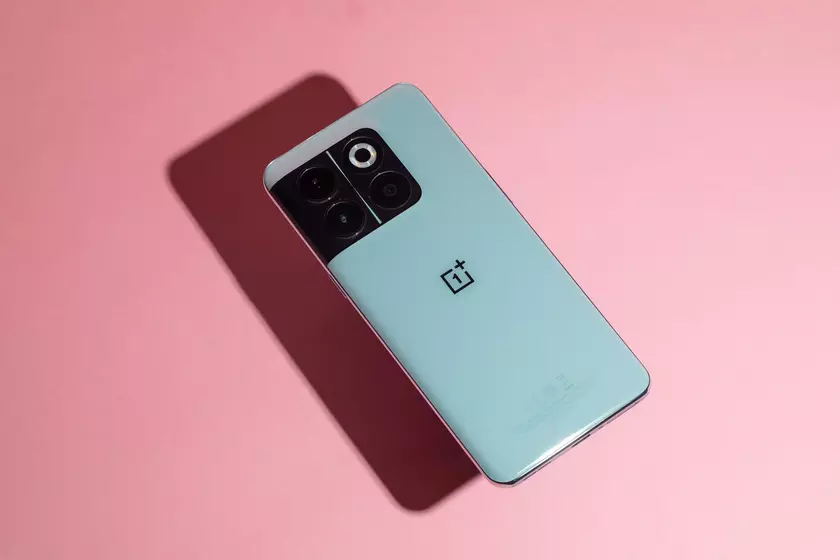 Вслед за OnePlus 11 и OnePlus 10 Pro: OnePlus 10T и OnePlus 11R начали получать стабильную версию Android 14 с оболочкой Oxygen OS 14