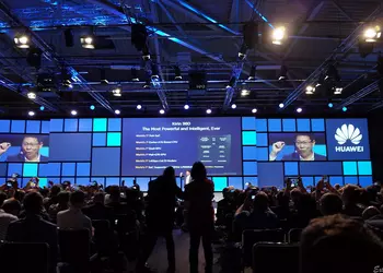 Huawei представила «умные» весы, панорамную IP-камеру, фотопринтер и стабилизатор для смартфонов