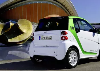 У Mercedes-Benz закончились аккумуляторы для электрических Smart ED3