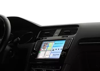 Tesla откладывает запуск CarPlay из-за небольших проблем с iOS 26