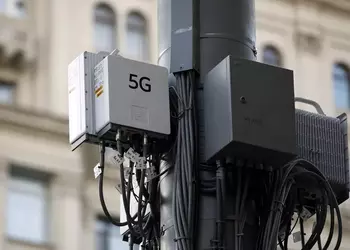 Жители Великобритании поджигают вышки 5G из-за фейковых новостей о коронавирусе