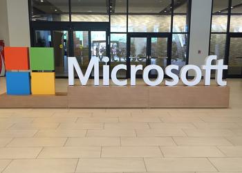 Microsoft представила ОС Windows 10 S, ноутбук Surface Laptop и гнущуюся мышку Surface Arc Mouse