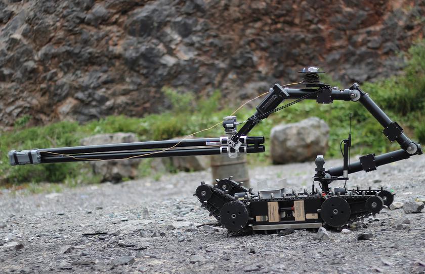Новая почта разрабатывает роботов-сапёров, они займутся разминированием мин на суше и в водоёмах