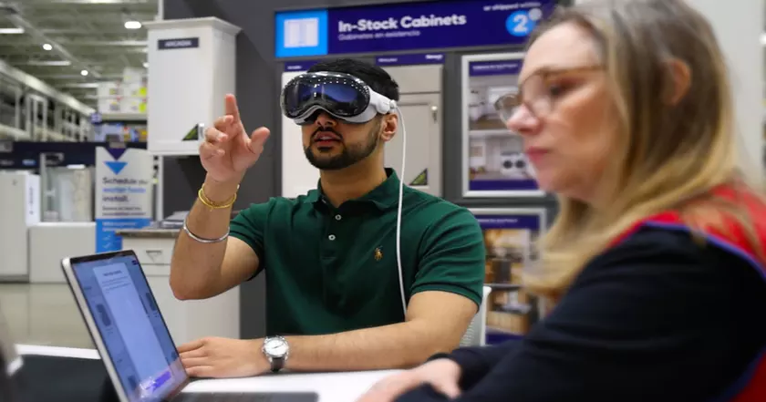 Apple Vision Pro теперь доступен в магазинах Lowe's