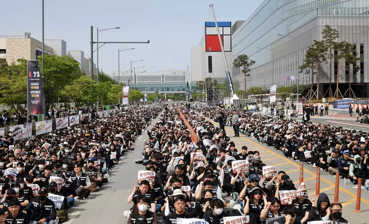 Samsung на пороге крупной забастовки: почему 40 тысяч корейцев требуют миллиарды