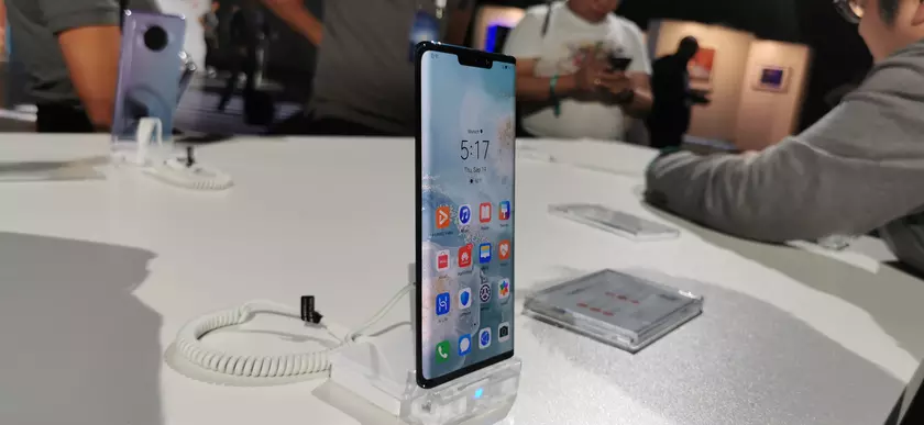 Huawei Mate 30 Pro наконец вышел в Европе: без сервисов Google и с ценником €1099