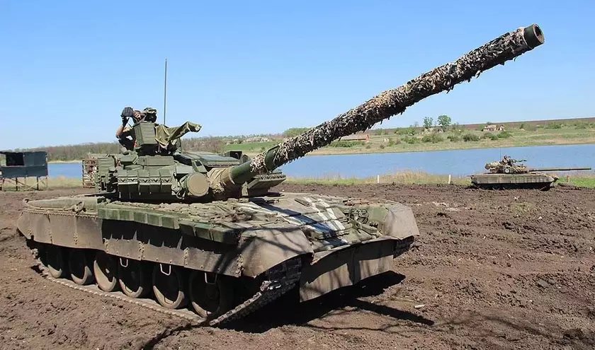 FPV-дрон аккуратно доставил взрывчатку в открытый люк Т-80БВ и уничтожили российский танк