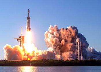 SpaceX potrebbe guadagnare 15 miliardi di dollari nel 2024 e Starlink porterà più soldi dei lanci di razzi a contratto