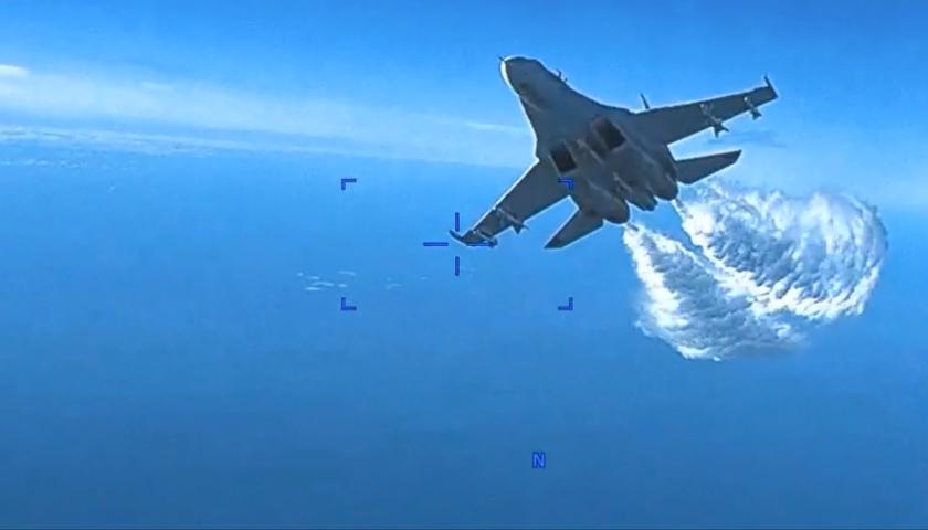 ВПС США показали відео, як російський винищувач Су-27 зіткнувся з американським БПЛА MQ-9 Reaper над Чорним морем 14 березня