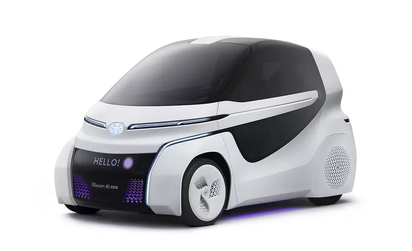 Toyota показала электрокар для инвалидов и трехместный электроскутер