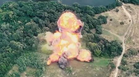 Збройні Сили України розірвали на шматки російську реактивну систему залпового вогню "Град" за допомогою касетного боєприпасу