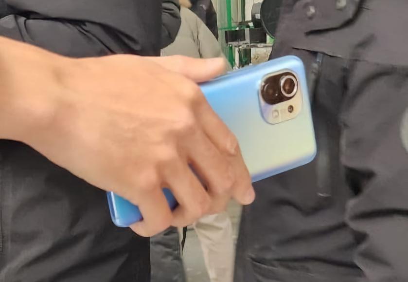 «Живые» фотографии Xiaomi Mi 11 подтвердили внешний вид флагмана