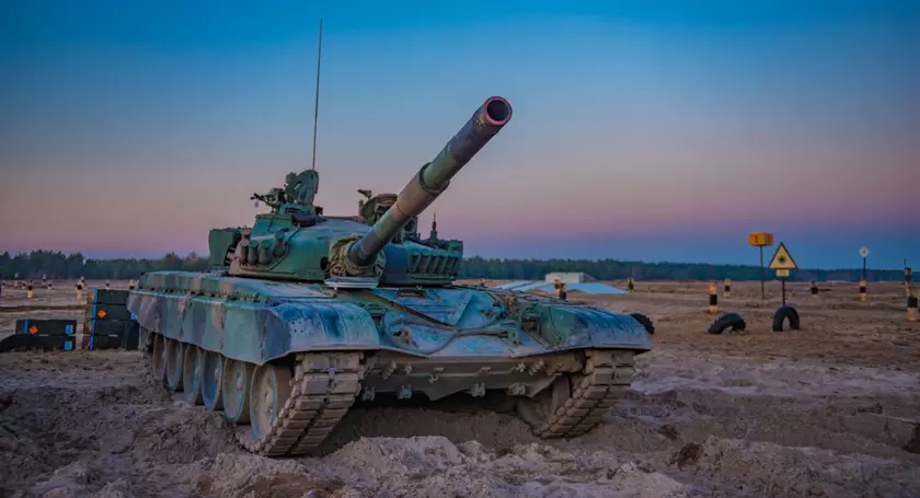 На фронте замечена колонна танков T-72M1 и T-72M1R, которые прибыли в Украину из Польши