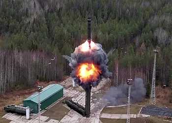 Россияне запустили межконтинентальную баллистическую ракету SS-27 Mod 2 дальностью 12 000 км, которая может нести ядерную боеголовку мощностью до 500 килотонн