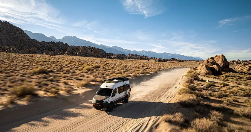 SpaceX в декабре запустит Starlink для автомобилей, но для работы придётся купить спутниковую тарелку стоимостью $2500