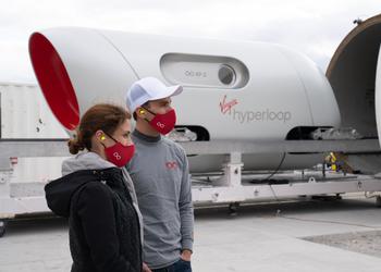 Virgin удачно протестировала вакуумный поезд Hyperloop с пассажирами