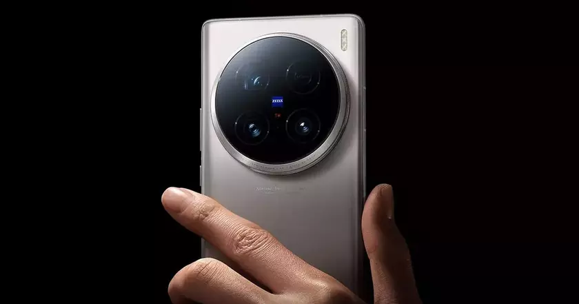 Известный инсайдер снова намекает, что базовый Vivo X200 получит относительно компактные размеры