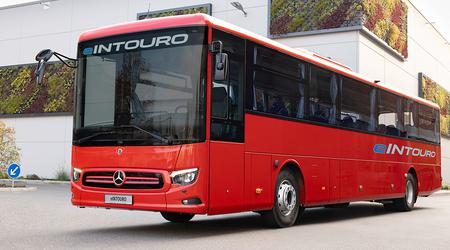 Mercedes-Benz eIntouro: the new electric intercity bus has a range of 500 kilometres and a battery life of up to 15 years