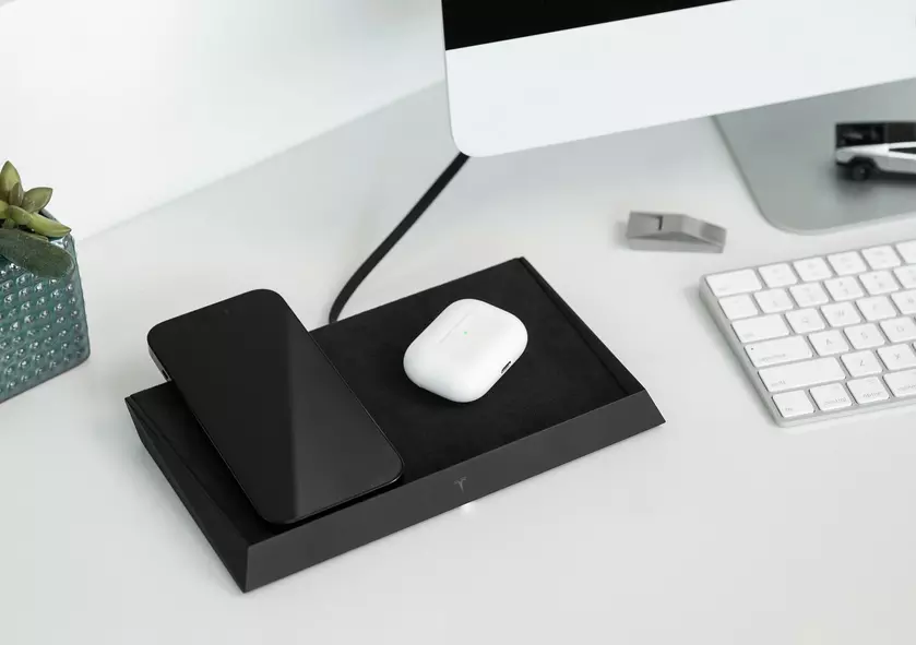 Неожиданно! Tesla представила док-станцию, которая может заряжать сразу три устройства