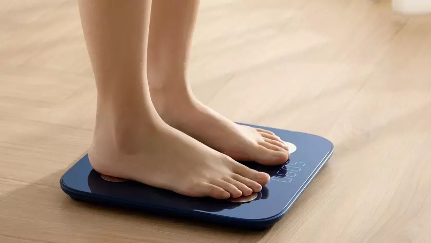 Realme представила весы Smart Scale за $27 и «умную» лампочку Smart LED Bulb за $11