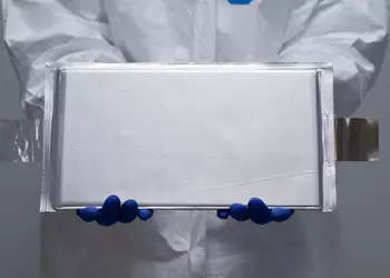 Батареи с твердым электролитом Factorial Energy увеличат дальность хода электромобилей на 50%